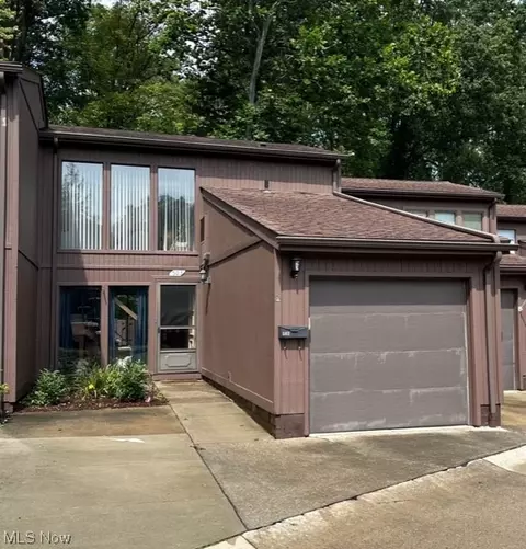 5560 Barton Rd #503, North Olmsted, OH 44070