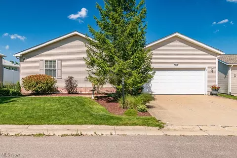 381 Far Hill Dr, Chardon, OH 44024