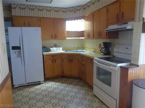 1422 E 31st St, Ashtabula, OH 44004 photo 2