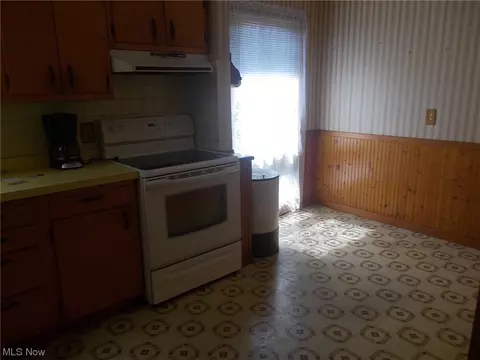 1422 E 31st St, Ashtabula, OH 44004 photo 3