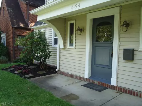 664 Ecton Rd, Akron, OH 44303 photo 3