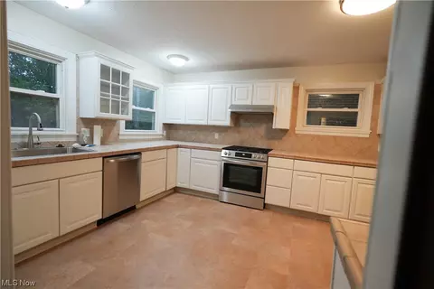 664 Ecton Rd, Akron, OH 44303 photo 10