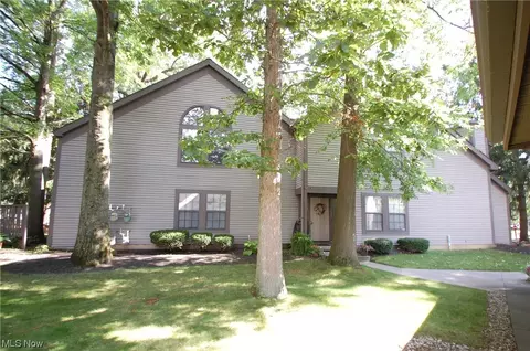1323 Red Tail Hawk Ct #2, Boardman, OH 44512 photo 1