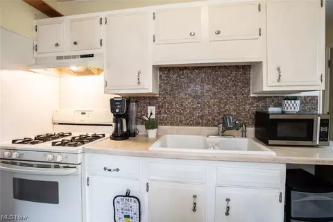 331 Bon Air Ave, Elyria, OH 44035 photo 8