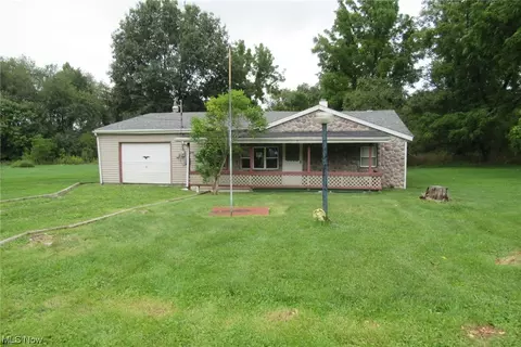 5021 Ford St NE, Louisville, OH 44641