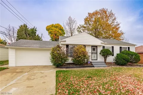 19311 Hathaway Ln, Warrensville Heights, OH 44122