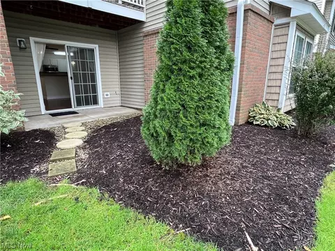 3402 Lenox Village Dr #141, Fairlawn, OH 44333