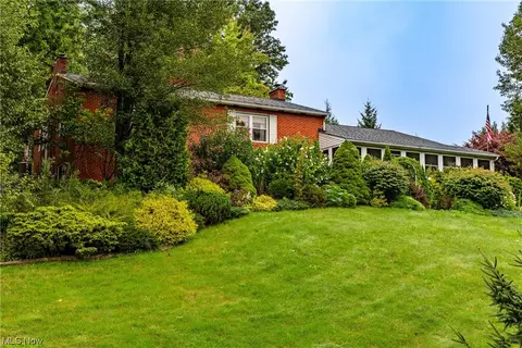 11940 Clarkwood Dr, Chardon, OH 44024