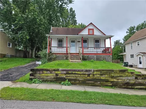 244 E Cassell Ave, Barberton, OH 44203