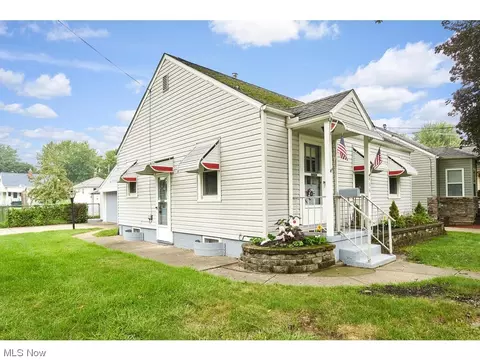 436 High Grove Blvd, Akron, OH 44312