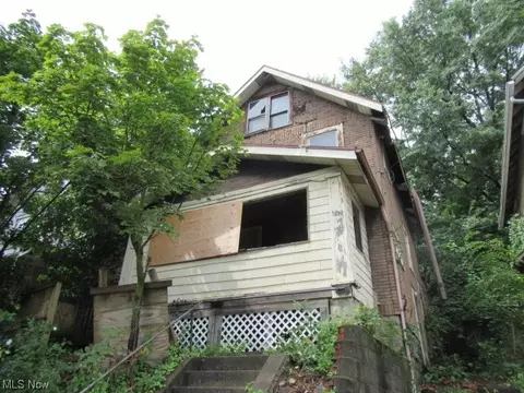 682 Brown St, Akron, OH 44311