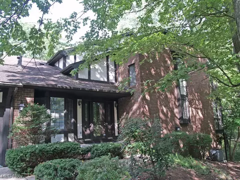 234 Brookview Dr SW, North Canton, OH 44709