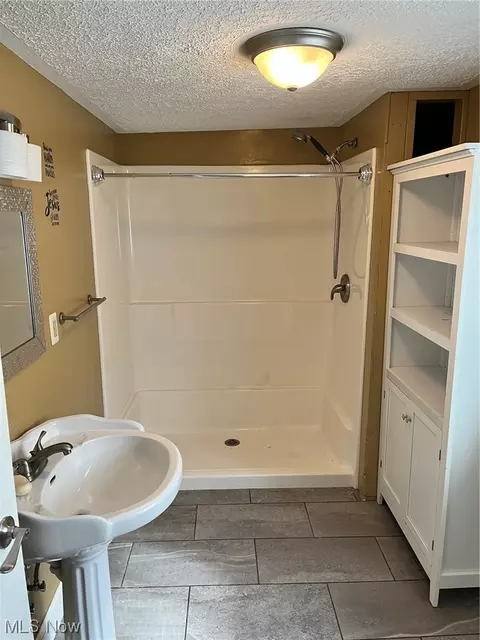 27 4th St, Dillonvale, OH 43917 photo 6