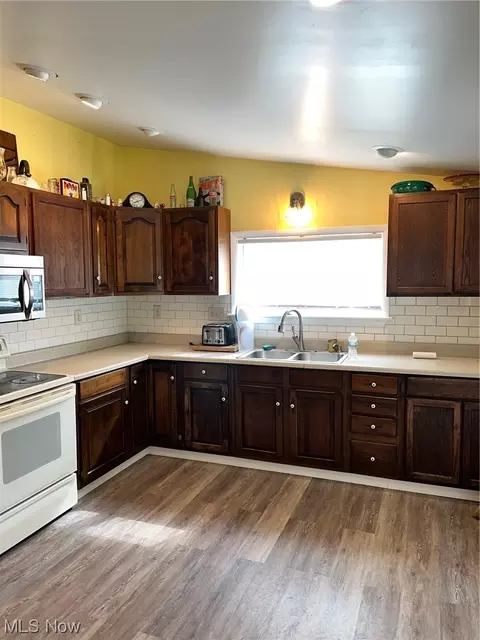 27 4th St, Dillonvale, OH 43917 photo 4