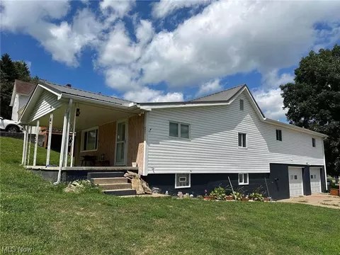 27 4th St, Dillonvale, OH 43917 photo 2