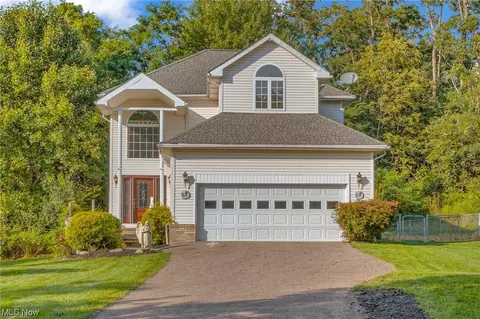 734 Mcroberts Ave, Aurora, OH 44202