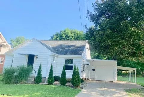 321 E Bergey St, Wadsworth, OH 44281 photo 6