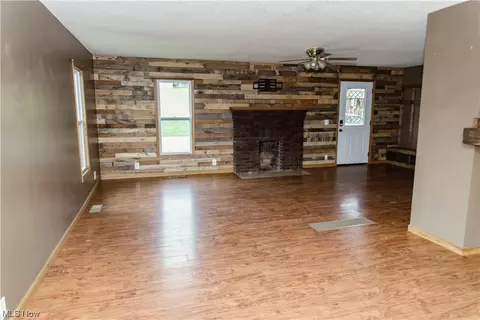 618 Market St, Philo, OH 43771 photo 5