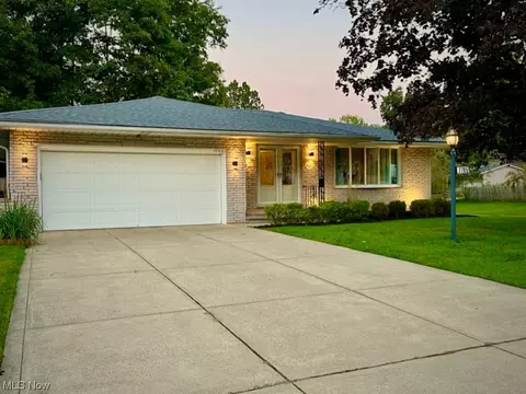7705 Cecelia Dr, Parma, OH 44134 photo 1