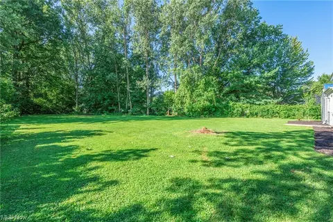 330 E 48th St, Lorain, OH 44052 photo 2