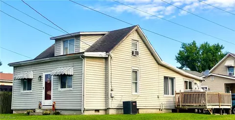 208 Mckim St, Saint Marys, WV 26170