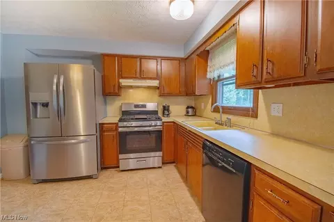 6329 Chesham Ave NE, Canton, OH 44721 photo 10
