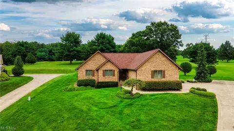 1374 Meadowbrook Ln NE, Carrollton, OH 44615