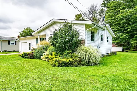 1435 Lyndon Ave, Ashtabula, OH 44004 photo 2