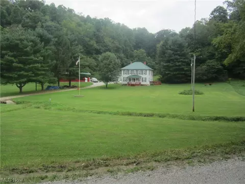 3293 Sheets Run Drive Dr, New Matamoras, OH 45767