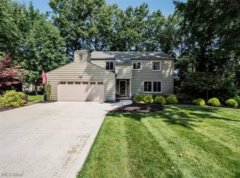 32556 Spinnaker Dr, Avon Lake, OH 44012