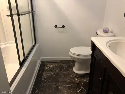 355 E Ohio Ave, Dover, OH 44622 photo 16