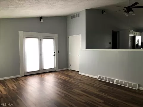 355 E Ohio Ave, Dover, OH 44622 photo 11