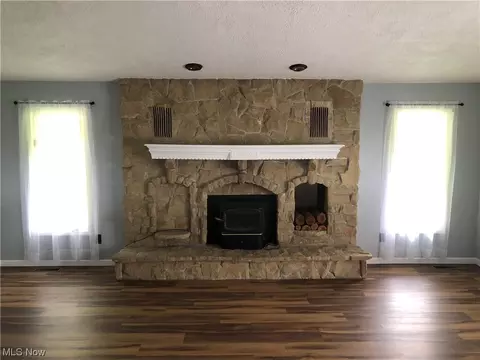 355 E Ohio Ave, Dover, OH 44622 photo 10