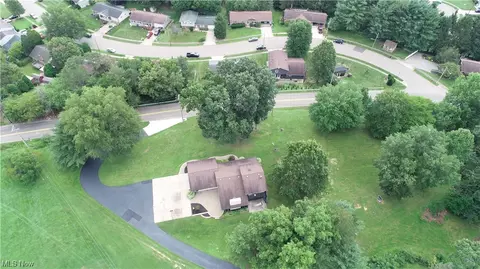 355 E Ohio Ave, Dover, OH 44622 photo 4