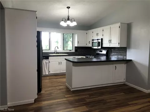 355 E Ohio Ave, Dover, OH 44622 photo 6