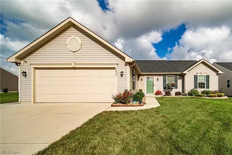 2044 Canterbury Dr, Willoughby, OH 44094