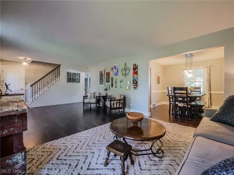 325 Crestview Dr, Elyria, OH 44035 photo 6