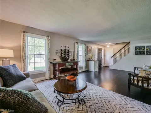 325 Crestview Dr, Elyria, OH 44035 photo 5