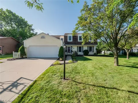 325 Crestview Dr, Elyria, OH 44035