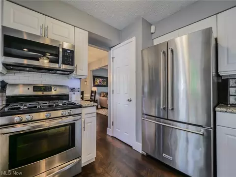 325 Crestview Dr, Elyria, OH 44035 photo 9