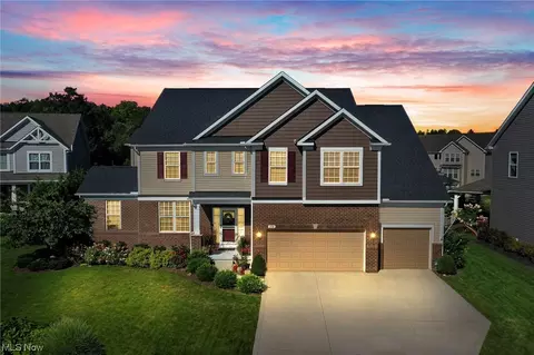 198 Harvester Dr, Copley, OH 44321