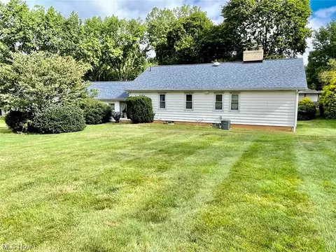 3810 Crestwood St NW, Canton, OH 44708 photo 4
