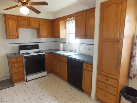7701 Spring Garden Rd, Parma, OH 44129 photo 4
