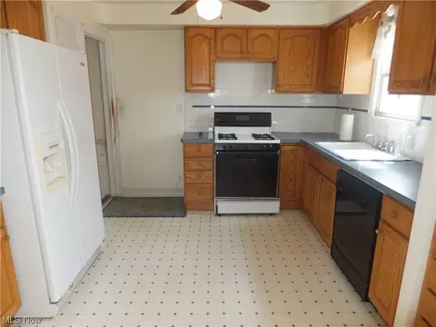 7701 Spring Garden Rd, Parma, OH 44129 photo 5