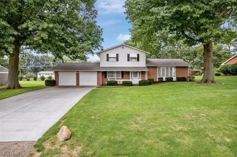 2555 Hyacinth Dr NW, North Canton, OH 44720