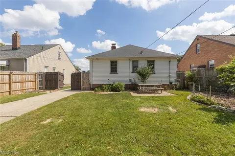 6096 Wareham Dr, Parma, OH 44129 photo 33