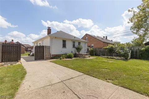 6096 Wareham Dr, Parma, OH 44129 photo 35