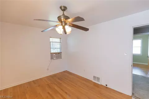 6096 Wareham Dr, Parma, OH 44129 photo 13