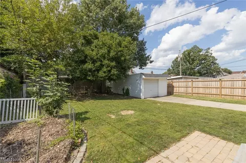 6096 Wareham Dr, Parma, OH 44129 photo 32