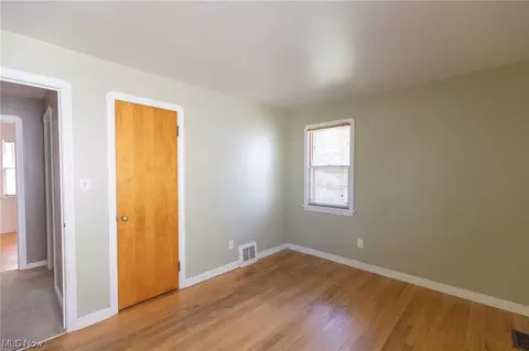 6096 Wareham Dr, Parma, OH 44129 photo 16